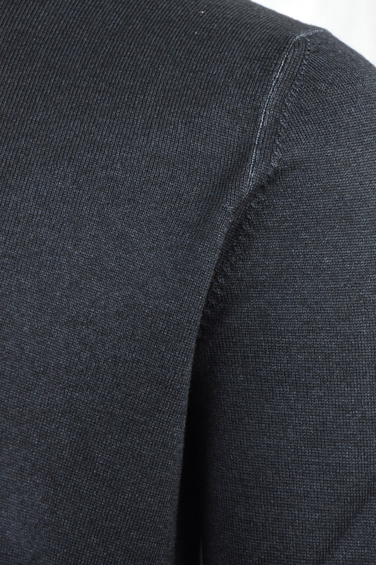 Close-up of the Zattura jumper's shoulder seam and fine knit texture