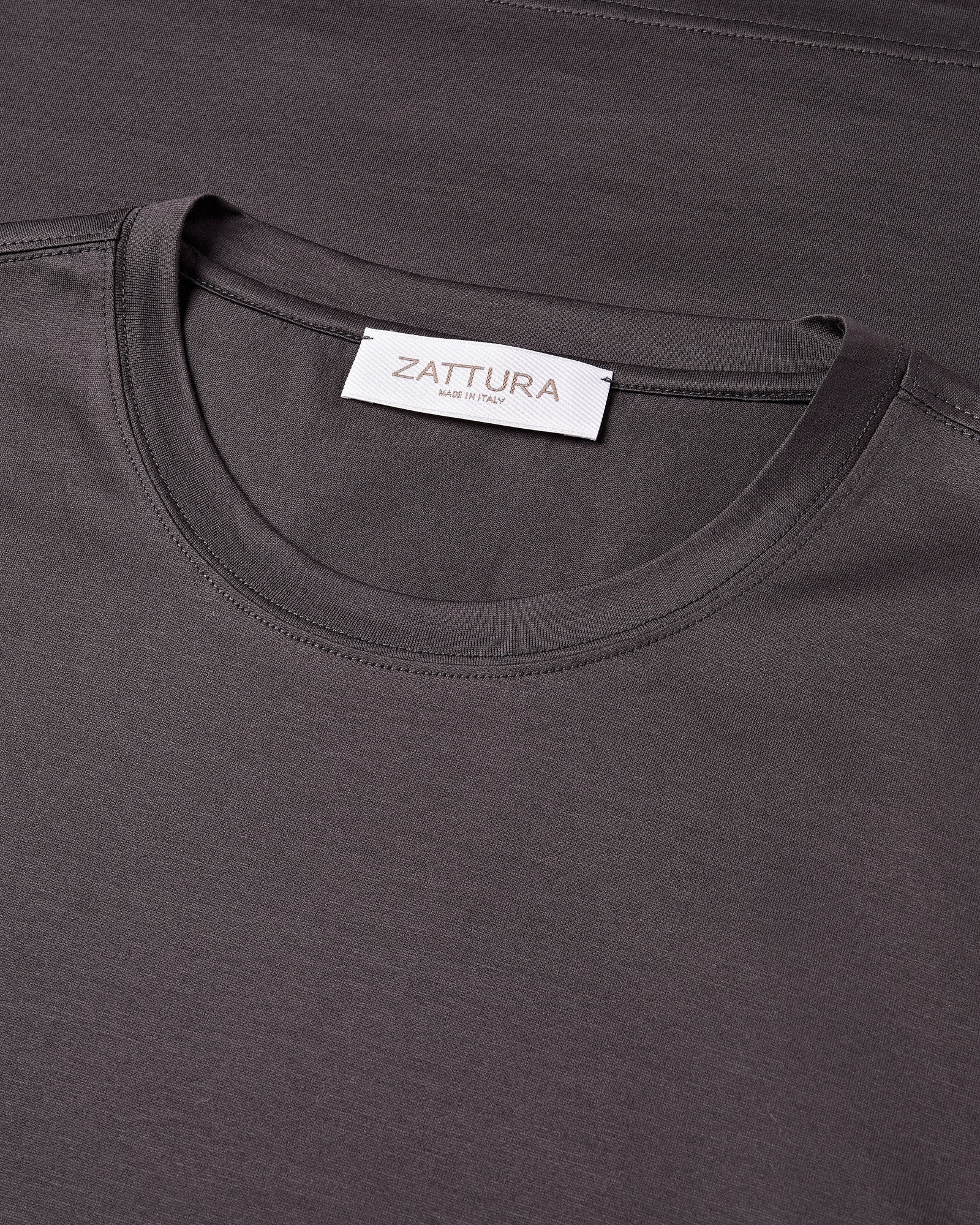Carbon grey T-shirt neckline with ZATURA label, crew neck finish