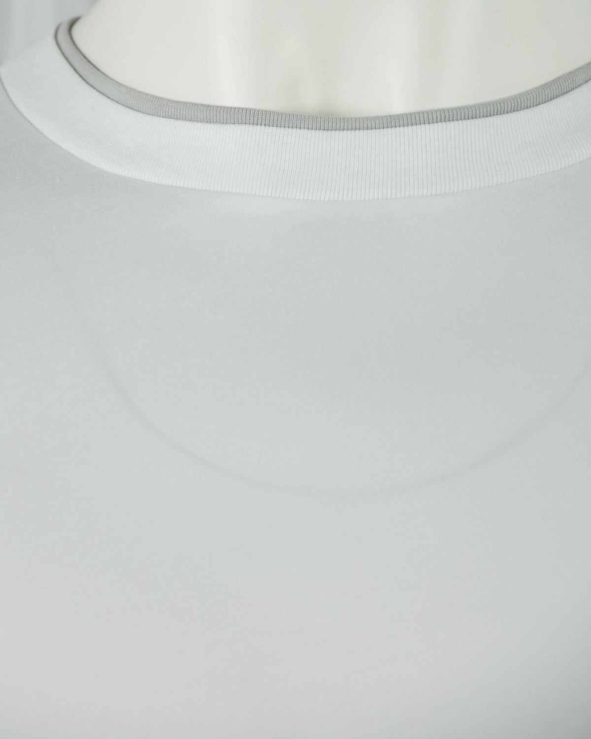 Light grey T-shirt with ribbed crew neck and double collar trim