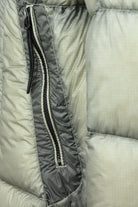 Quilted puffer jacket with black side zipper and contrast inner piping