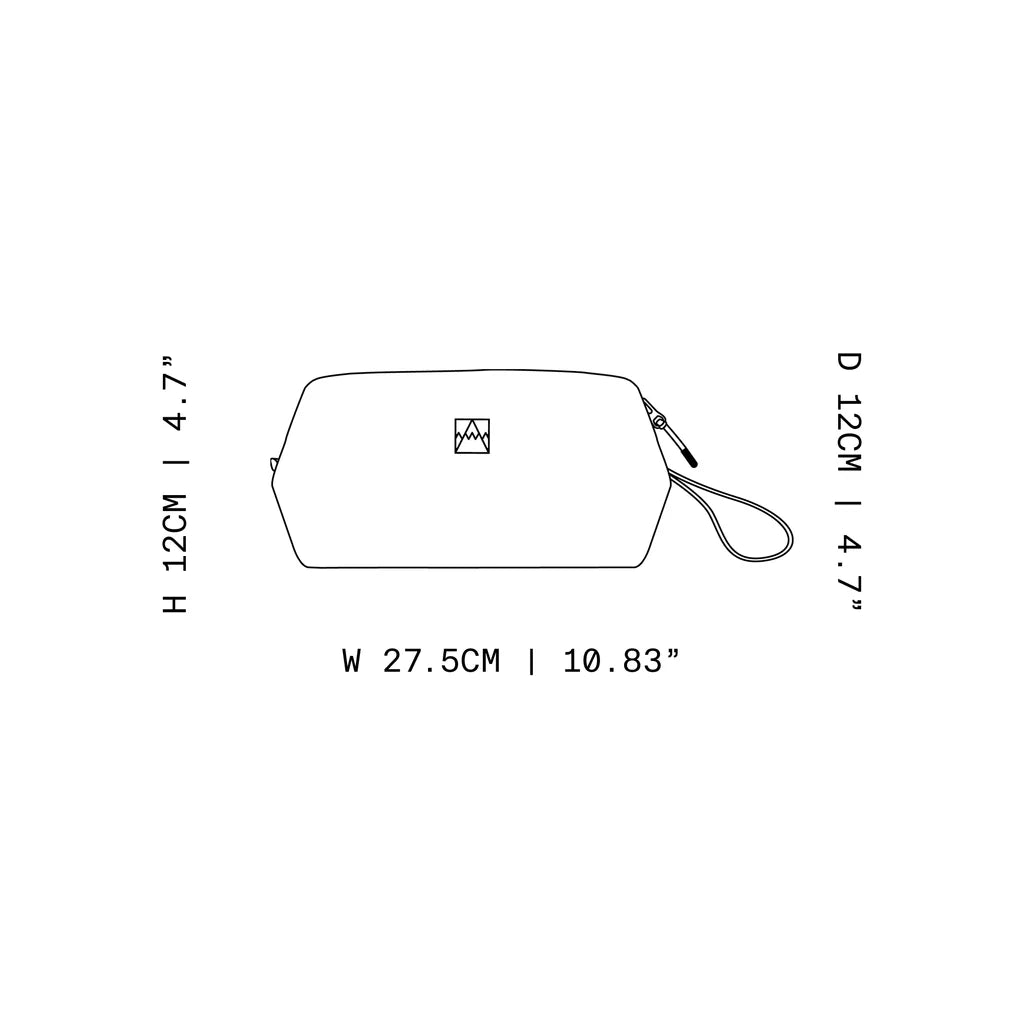 Waterproof wash bag dimensions: 27.5 cm W, 12 cm H, 4.7 cm D.